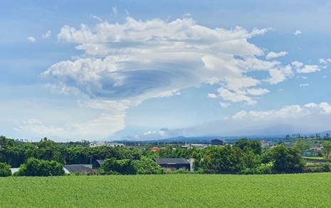 [포토] 제주 상공에 나타난 초대형 렌즈구름
