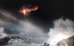 파도 휩쓸린 제주 해안가 낚시객 사망... 구조대원 3명 부상