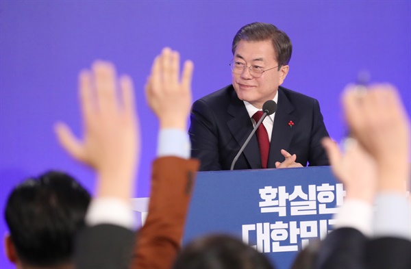 President Moon, New Year’s press conference on the 18th…The first on/offline conference in history