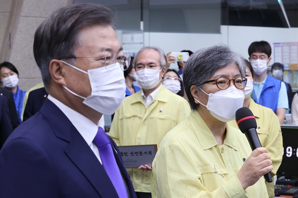 President Moon “Director Jeong Eun-kyung, command vaccination with full authority”