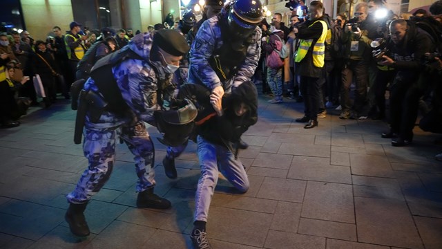 예비군 동원령 항의 시위 진압하는 러시아 경찰