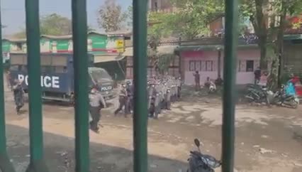 미얀마 시민불복종운동 영상 추가공개... 최루탄·발포 장면도 