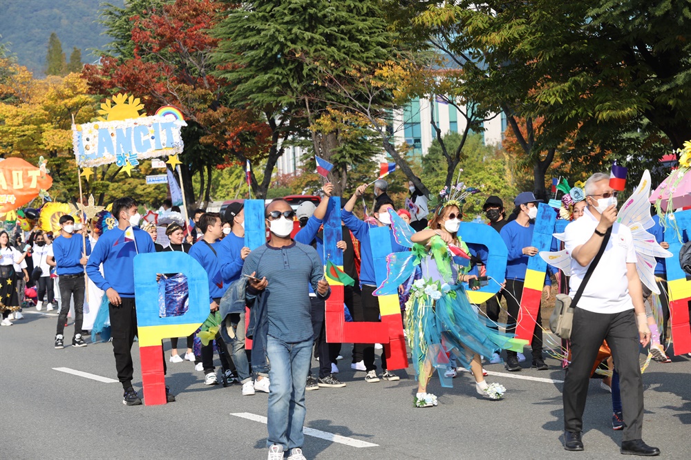  10월 21~23일 창원 용지문화공원에서 열린 "문화다양성축제 맘프".