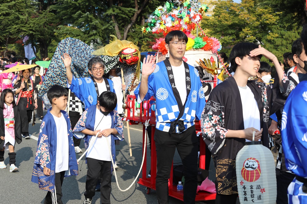  10월 21~23일 창원 용지문화공원에서 열린 "문화다양성축제 맘프".