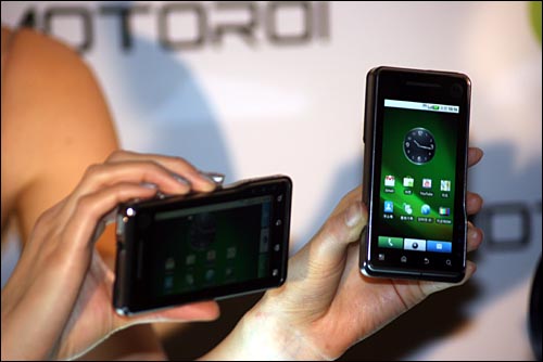 안드로이드 운영체제를 채택한 국내 첫 스마트폰 모토로라 '모토로이' 발표 기자간담회가 지난해 1월 18일 오전 11시 서울 신라호텔에서 열렸다.  