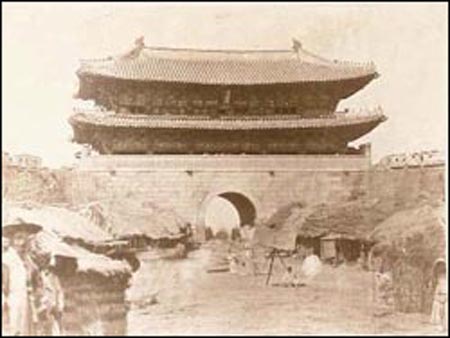 1900년대 당시의 숭례문(남대문). 