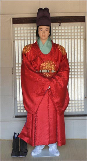 조선 왕세자의 모습. 사진은 종묘의 세자재실(세자 대기실)에 있는 모형. 서울시 종로구 훈정동 소재. 