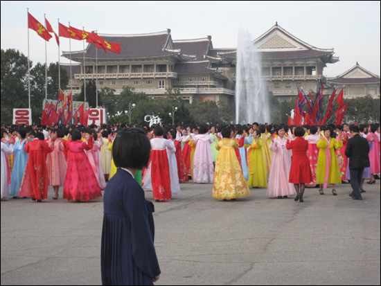 노동당 창당일 행사를 준비하는 북한 학생들