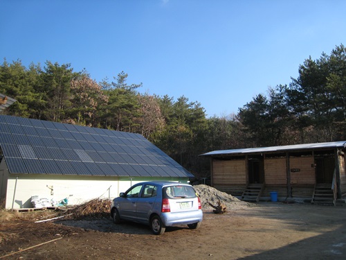 학교 생태뒷간 옆에 설치되어있는 태양광 발전기 덕분에 우리의 일반전기 사용량은 0을 유지해오고 있다. 