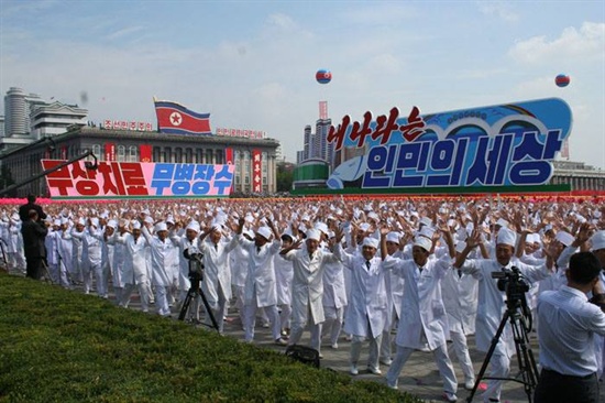 북한 로동적위군 열병식 풍경.