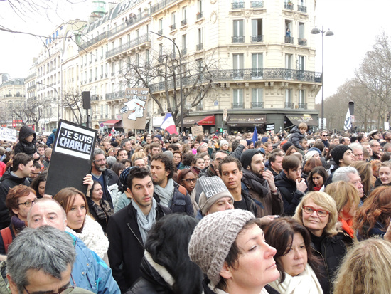 광장과 도로를 가득 메운 파리 시민들