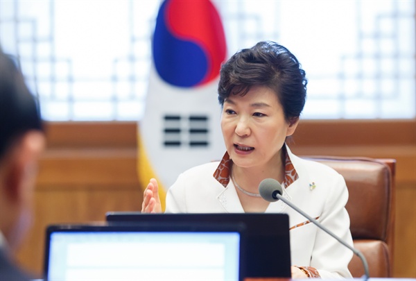 박근혜 대통령이 2015년 6월 29일 청와대에서 수석비서관회의를 주재하고 있다.