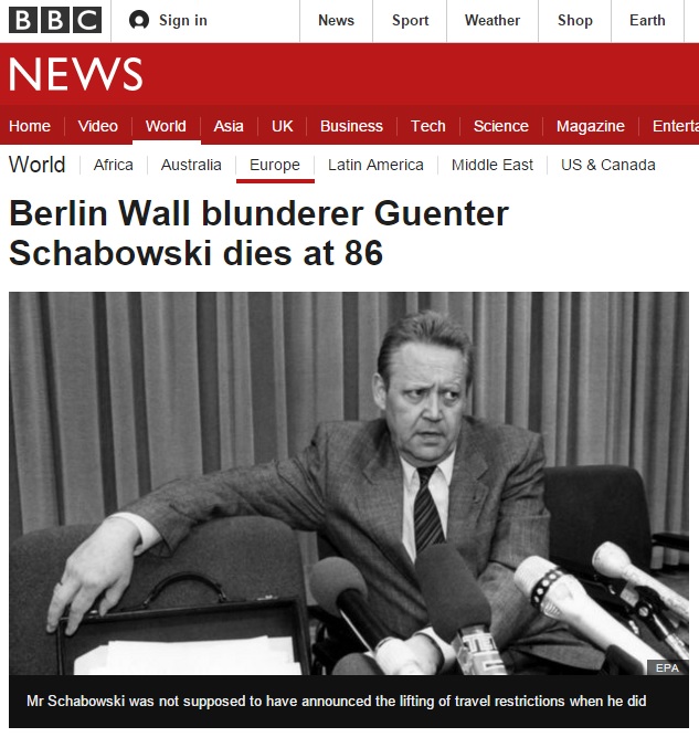  동독 사회주의통일당 선전담당 비서 권터 샤보브스키의 타계를 보도하는 BBC 뉴스 갈무리. 