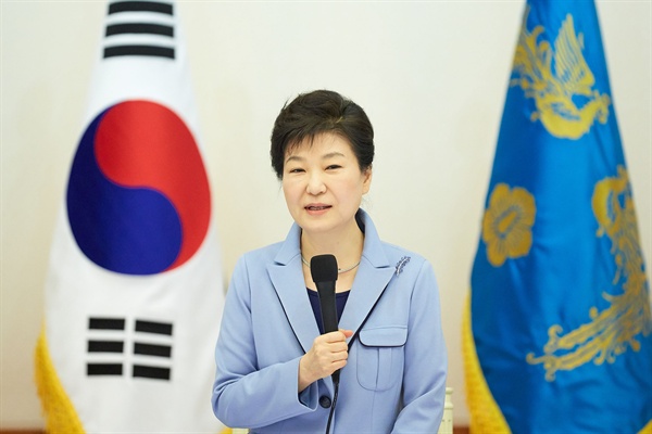 지난 26일 언론사 편집 보도국장 오찬 때 박근혜 대통령이 발언하고 있는 모습. 