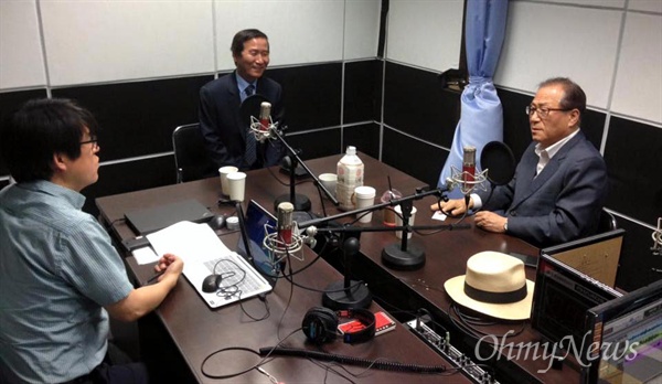 2015년 6월 1일 <한통속>녹음 장면. 왼쪽부터 황방열 기자, 정기섭 개성공단 기업협회 회장, 정세현 전 통일부 장관. 