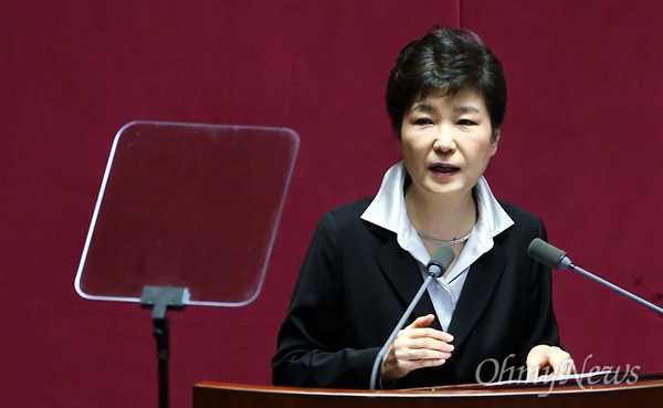 박근혜 대통령이 24일 오전 국회 본회의장에서 시정연설을 하고 있다.