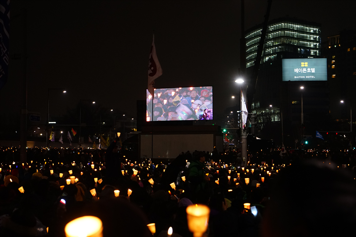 '박근혜는 퇴진하라'를 외치는 촛불집회