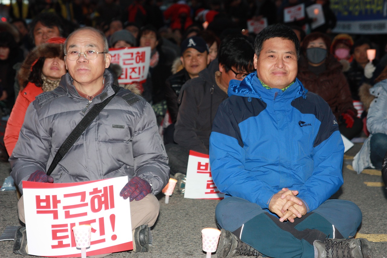  박근혜 퇴진 여수운동본부 주종섭 대표(좌)와 정한수 목사의 모습