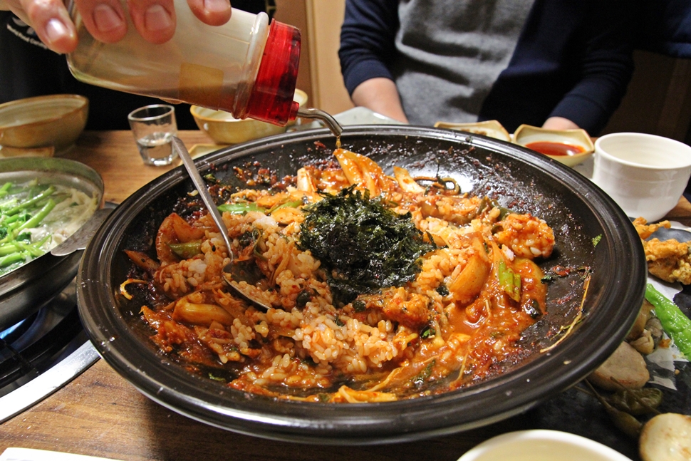  복불고기는 참기름과 김가루를 뿌려 밥을 볶아먹으면 좋다. 
