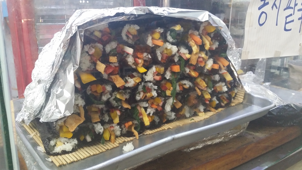  언제 먹어도 맛있는 착한 김밥입니다.