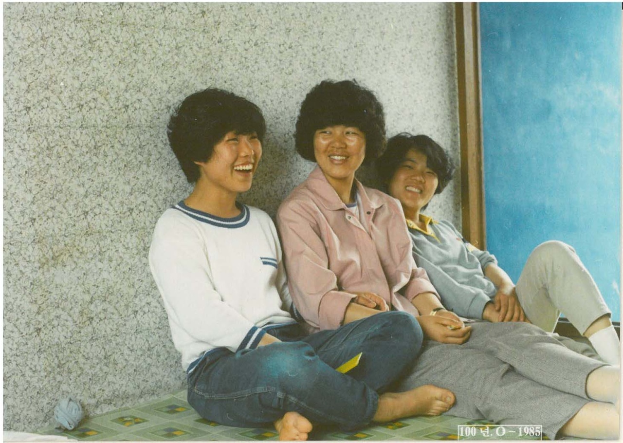 1986년 YMCA 글우리독서회와 성공회 교회에 다녔던 후배 명숙, 김외화와 함께.