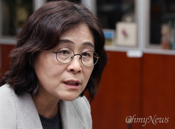  더불어민주당 대선주자인 이재명 성남시장 선거캠프에서 활동하는 유승희 의원.