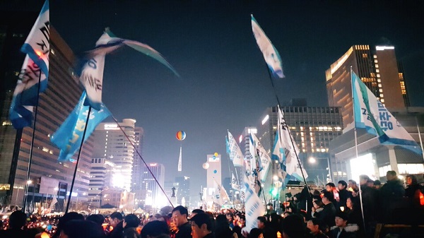 4일 오후 열린 19차 광화문 촛불집회 모습이다.