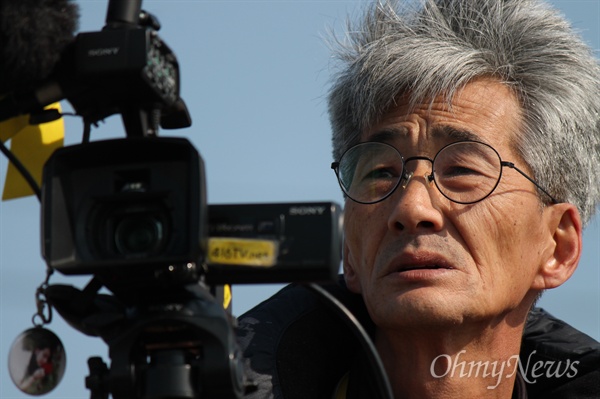 세월호 참사의 진실을 알리기 위해 카메라를 손에 든 지성이 아빠, 문종택(55)씨.
