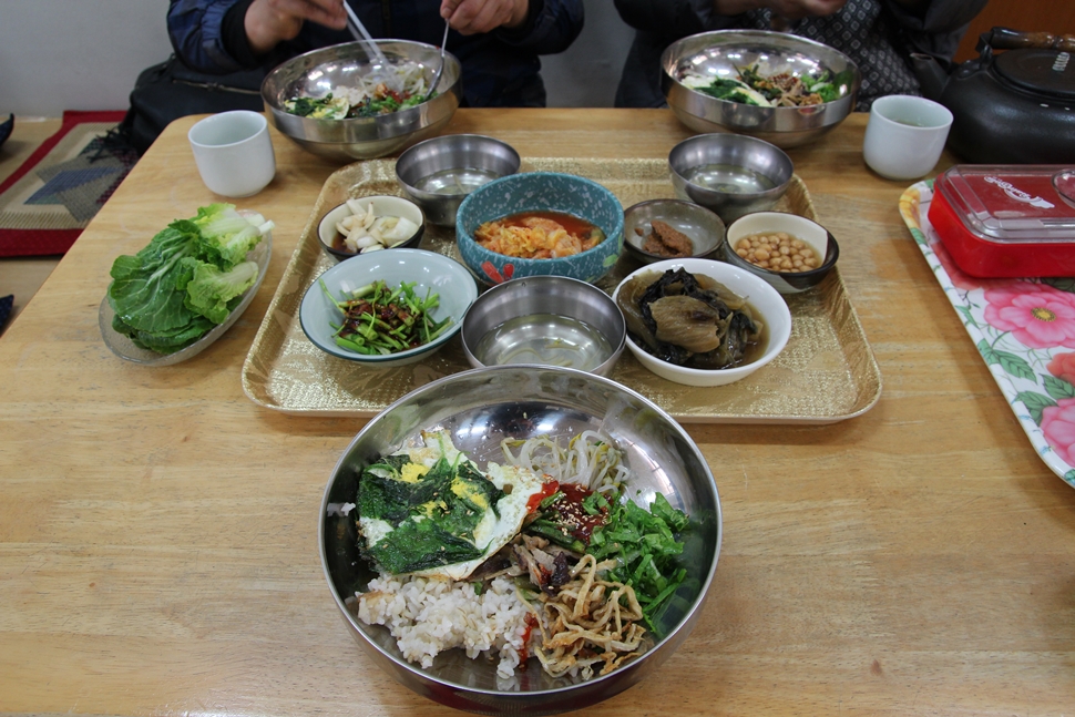   서귀포 올레시장 금복식당의 3천원 비빔밥이다.