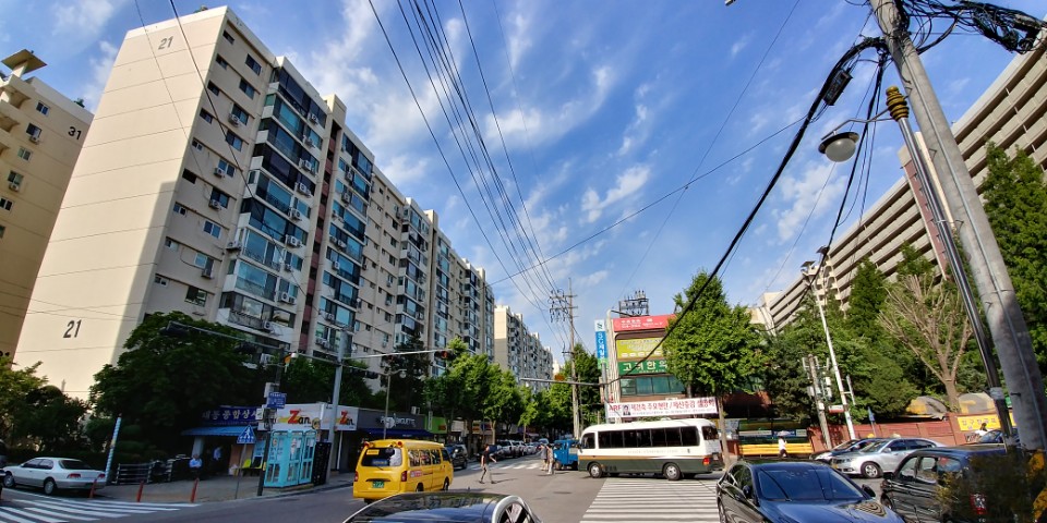  서울 강남구 압구정 현대아파트. 최근 들어 시세가 급등하고 있다. 