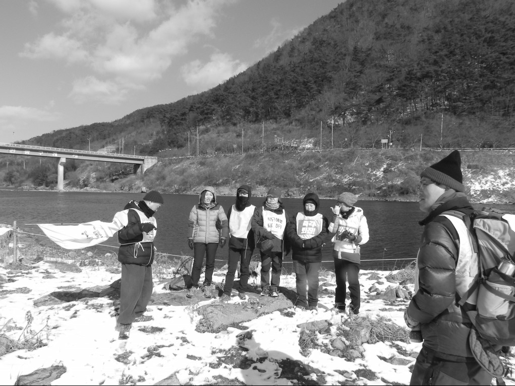 지난 1월 보성강을 함께 걸었던 길동무들이다.