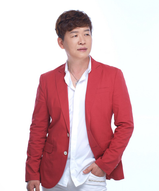  네 번째 싱글앨범 '남자의 사랑' 발표한 가수 김영남.