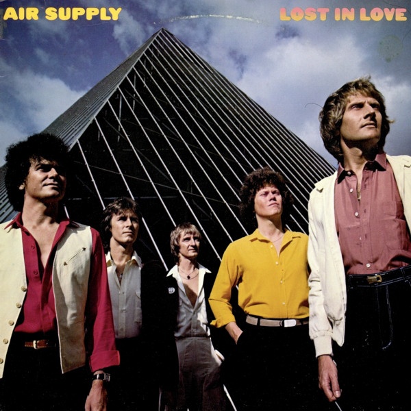  1980년 발표된 에어 서플라이의 첫번째 미국 시장 인기작 Lost In Love 표지