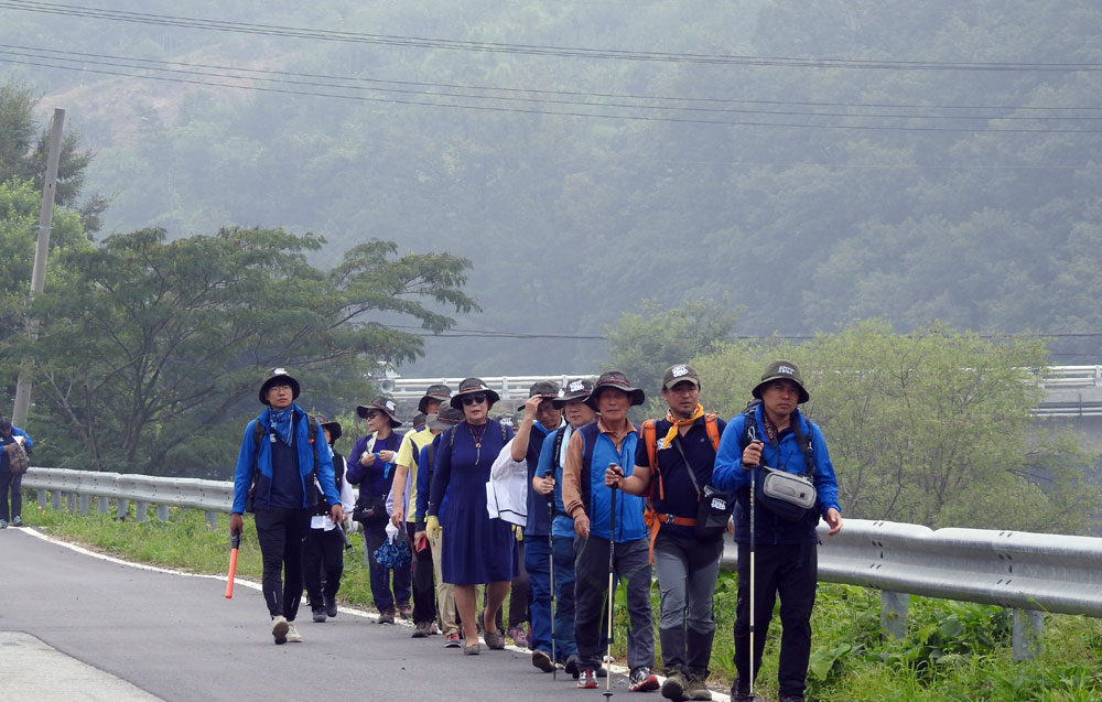  탐사대가 충남 공주시 사곡면 통천포에서 출발에 나서고 있다. 