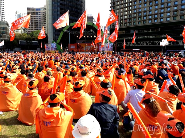  민중당은 15일 오후 서울시청 광장에서 창당 출범식을 열었다.