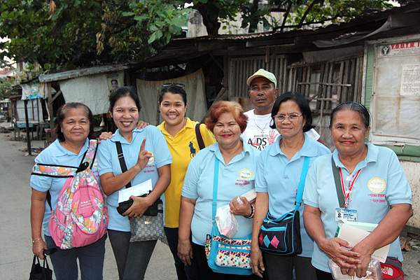  필리핀 자원봉사자들 모습