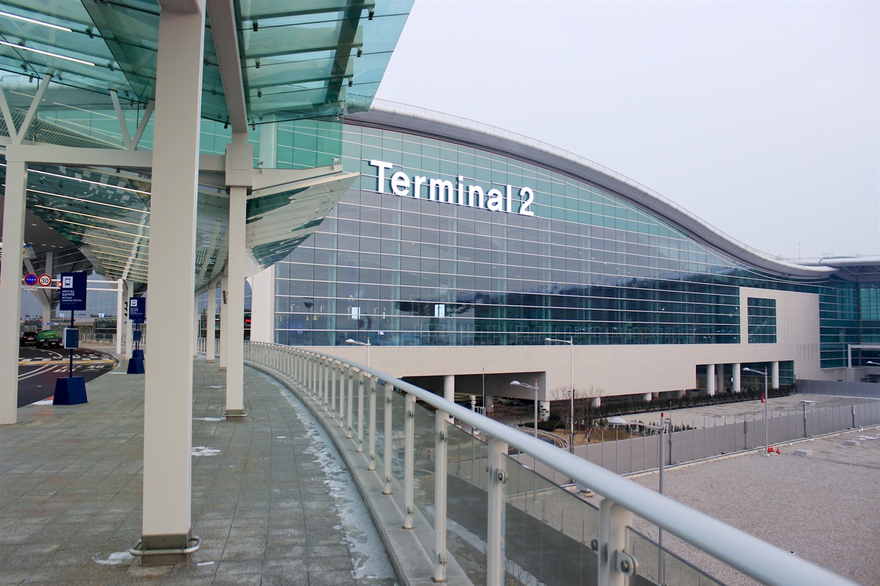  인천국제공항 제2여객터미널이 18일 개장했다.