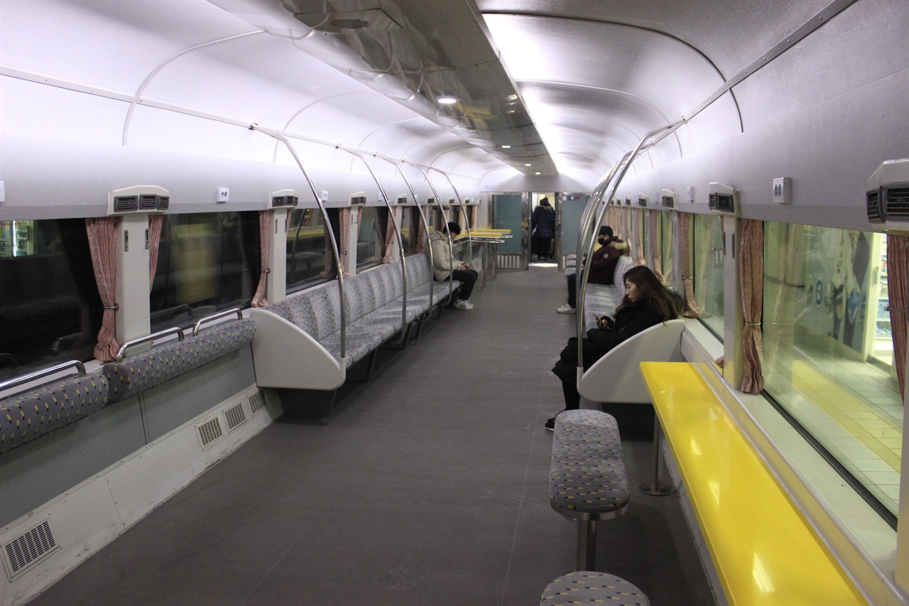 새로이 운영을 시작한 열차카페의 모습.