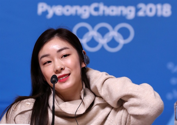 2018년 2월 10일 강원도 평창 알펜시아 리조트 기자회견에서 김연아가 답변하는 모습.