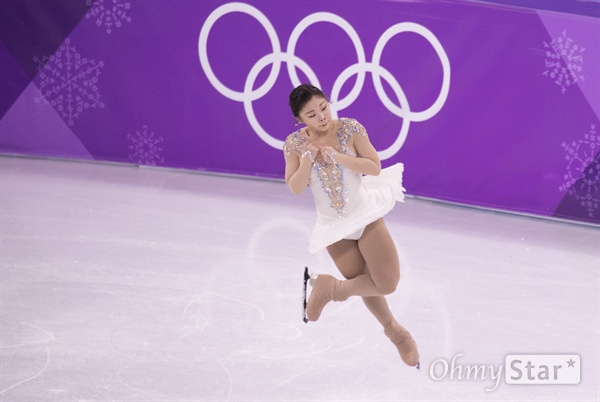 23일 강릉 아이스아레나에서 열린 피겨스케이팅 여자 싱글 프리스케이팅에서 한국의 김하늘이 연기하고 있다.
