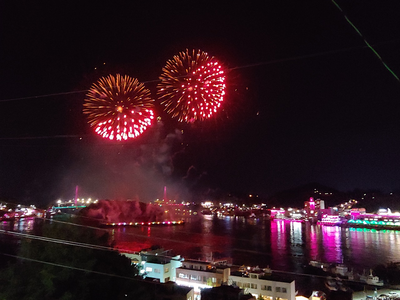  '여행, 사랑, 꿈'이라는 주제로 열린 2018 여수 밤바다 불꽃축제