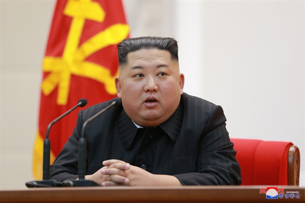 북한 조선중앙통신은 지난 8일 김정은 국무위원장이 71주년 건군절을 맞아 인민무력성을 방문했다고 9일 보도했다.