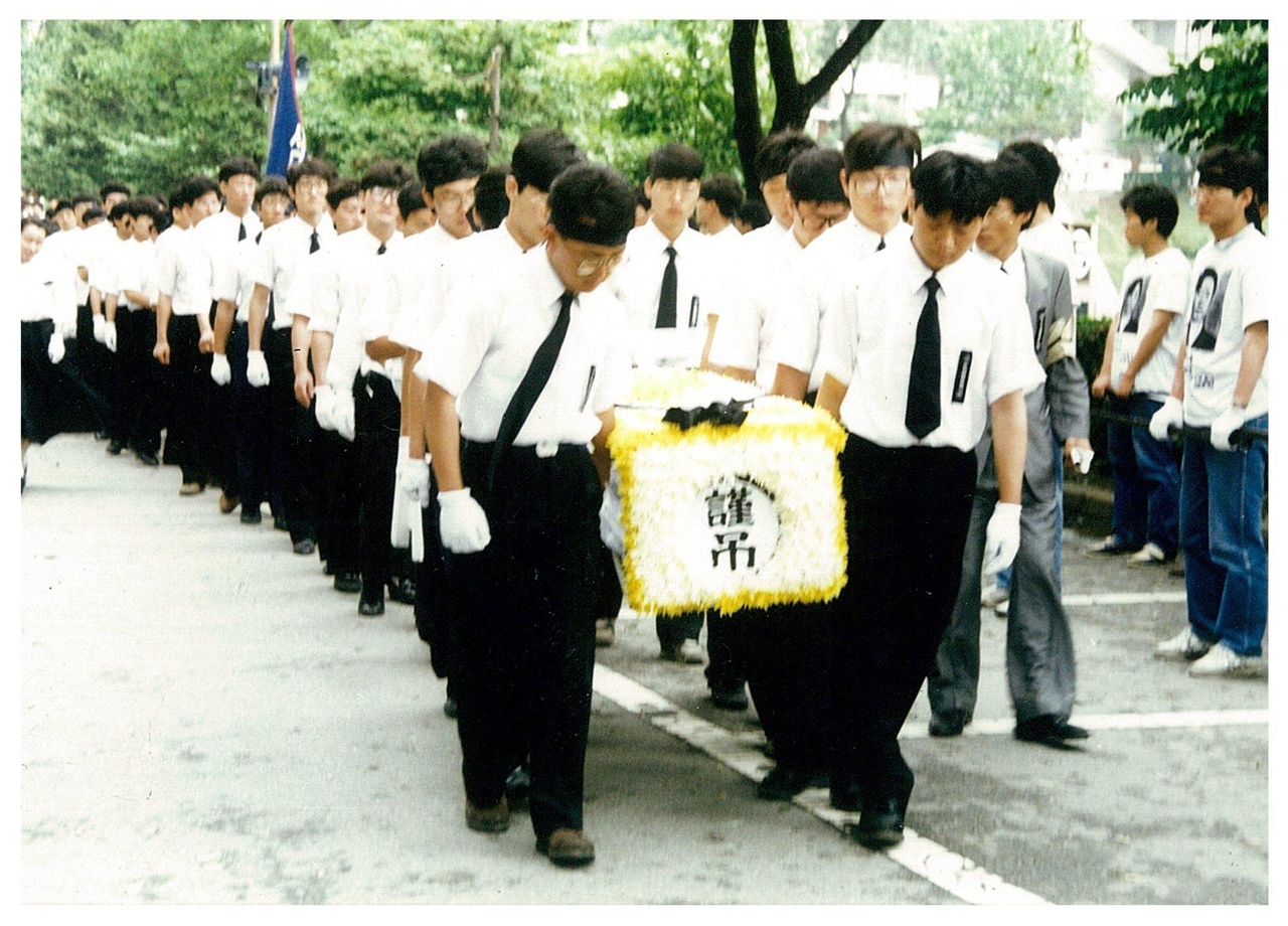 김귀정의 운구행렬 김귀정은 6월11일 장례를 위해 성대로 옮겨져왔다. 