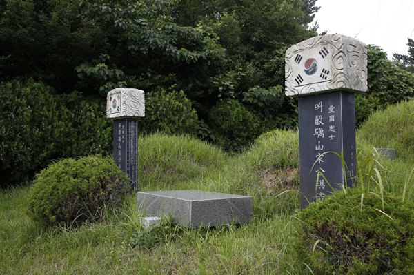  소안도 항일운동을 이끌었던 송내호 선생의 묘. 묘비에 태극기 문양이 새겨져 있다.