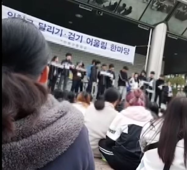 서울 인헌고 일부 학생이 몰래 찍어 '반일파시즘교육' 논란을 불러 일으킨 동영상.