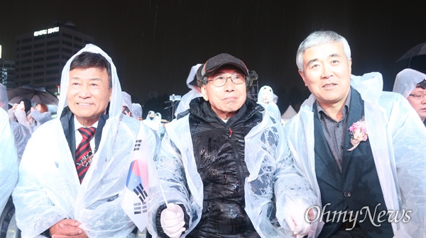  10일 오후 서울 중구 서울광장에서는 비가 오는 가운데 '의열단 창립 100주년 기념식'이 열렸다. 
