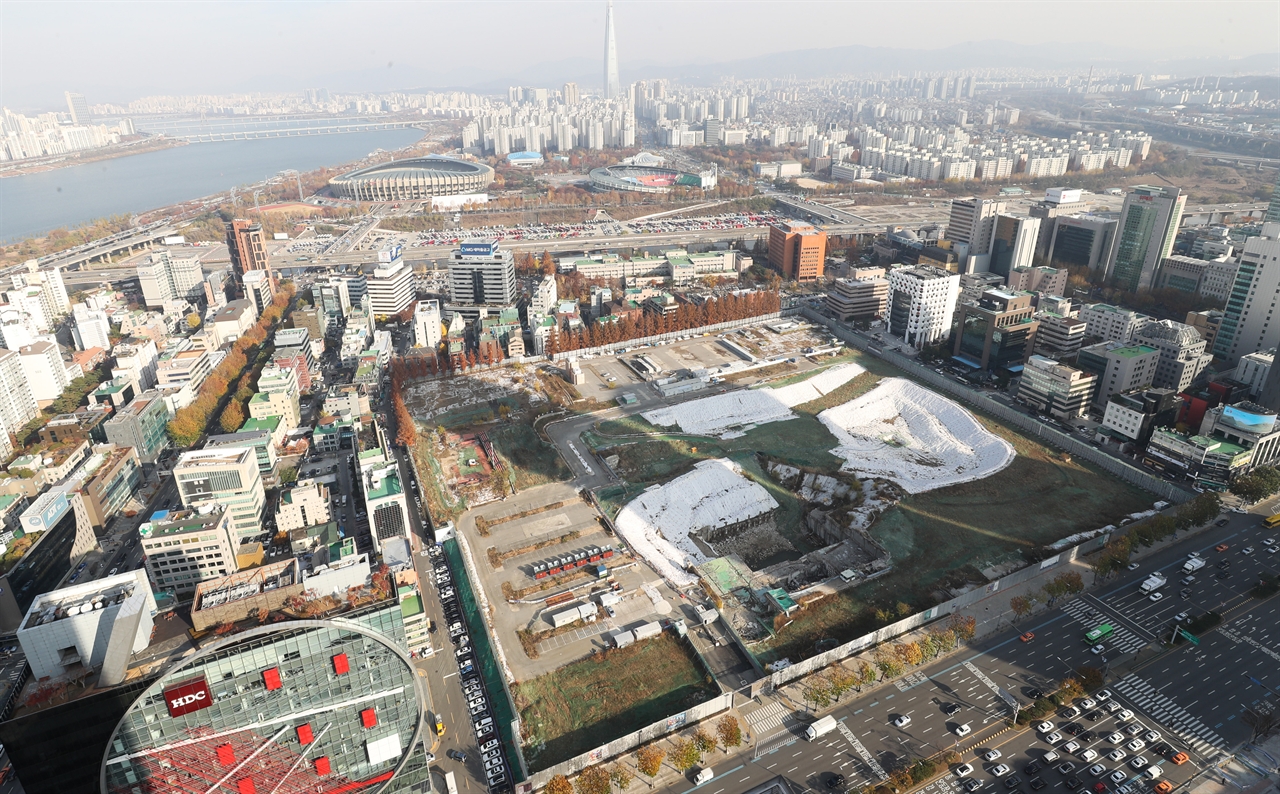 서울 강남구 삼성동 현대차 그룹 신사옥 GBC 예정부지 모습. 이 토지의 공시지가는 실거래가격의 40% 수준에 불과하다.