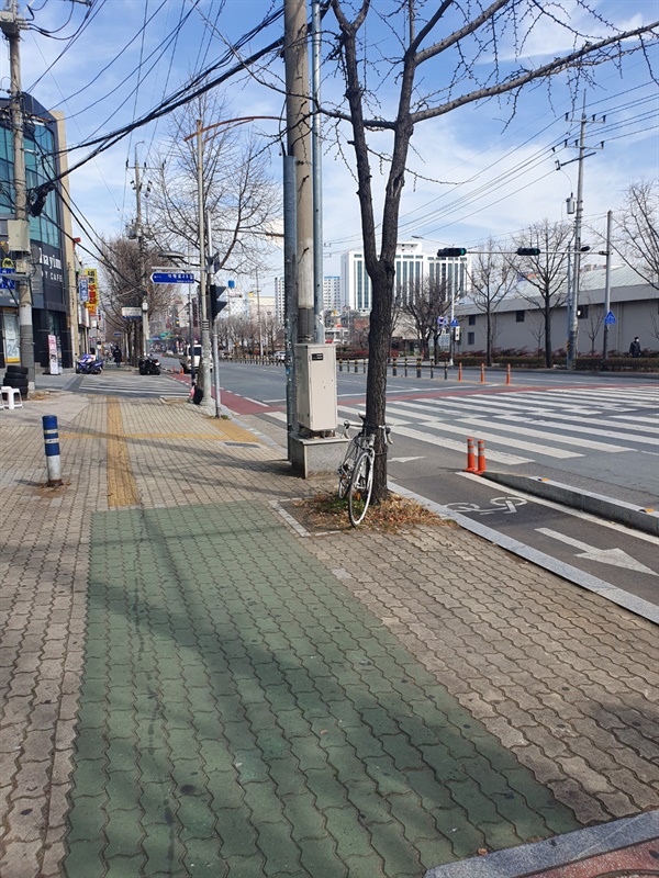 대구광역시 북구 산격동 경북대학교 주변 한산한 거리 모습 (사진 제공 : 한아름)