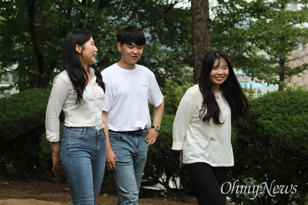  왼쪽부터 하효선, 황지민, 이소현 학생