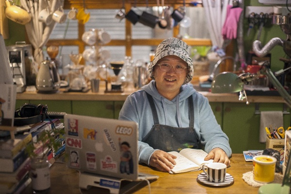  재래시장에서 카페를 열어 '작은 성공'을 이룬 김희준씨.